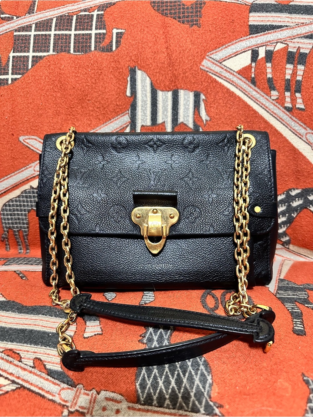 Louis Vuitton ❤️🌟TR4210 Vavin Black Leather Chain Bag with Gold Hardware⭐️